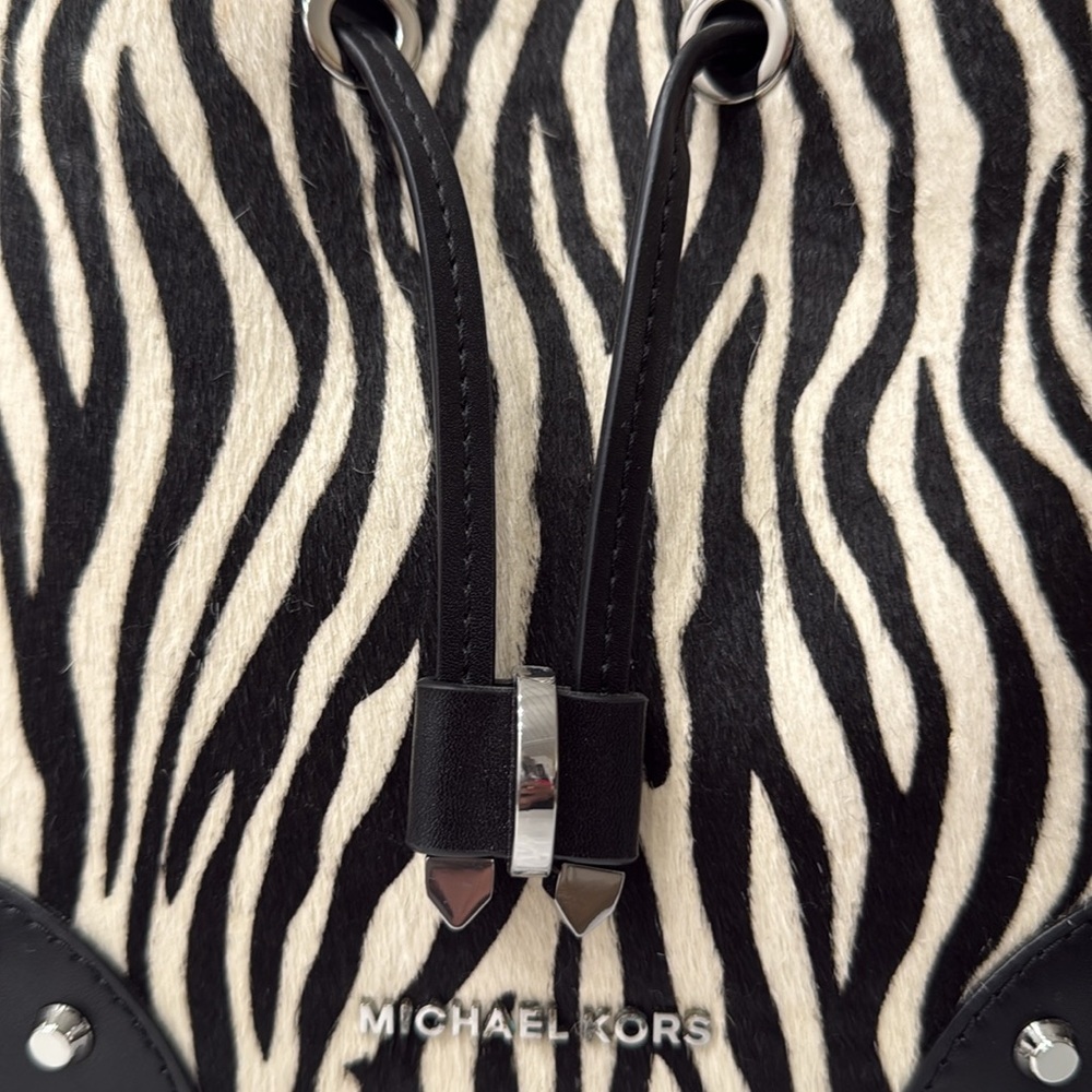 MICHAEL KORS Mercer Gallery Satchel Bucket - Picture 4 of 15